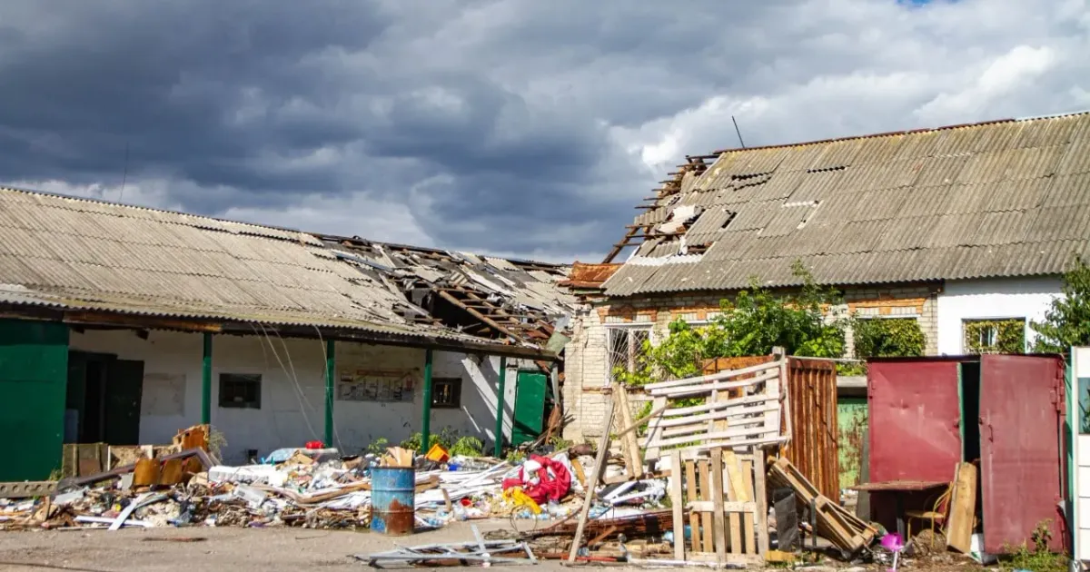 Фото: Оксана Іванець, АрміяInform
Історії мирних мешканців, які постраждали від війни російської федерації проти України та українського народу, фіксує і зберігає Музей «Голоси Мирних» Фонду Ріната Ахметова. ЛИПЦІ Gromada Group продовжує серію публікацій на основі матеріалів, зібраних у Музеї.