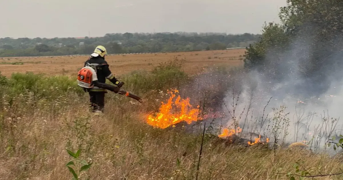 Фото: Харківське районне управління ГУ ДСНС України у Харківській області Пожежу в Черкаських Тишках гасили пожежні частини з Липців на порталі Gromada Group
