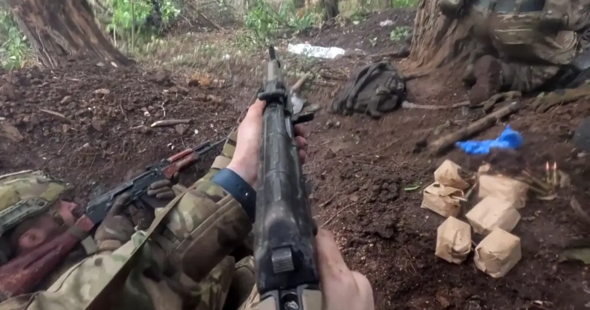 Скриншот з відео Стрілецький бій в районі Липців від першої особи показали в ЗСУ на порталі Gromada Group