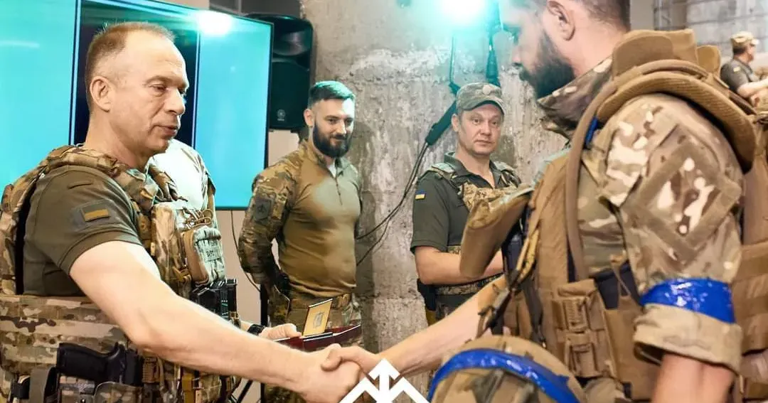 Фото: Національна гвардія України «Хартійців» відзначили високими державними нагородами — вручав особисто Головнокомандувач ЗСУ на порталі Gromada Group
