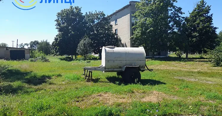 У Лук’янці ми виїжджаємо з начальником Липецької сільської військової адміністрації Олексієм Слабченком близько 12.00. Військові на блок-постах чемні і пильні — перевіряють документи, з’ясовують мету поїздки.