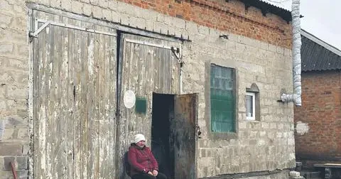 Антоніна в очікуванні дров, Липці, 6 листопада 2023 року / фото: Dziennik Gazeta Prawna Польська журналістка Кароліна Войцицька (Karolina Wójcicka) опублікувала у Dziennik Gazeta Prawna репортаж про Липецьку громаду. Вона пише про Борисівку, Веселе та Липці. Попри те, що публікація містить очевидну помилку на самому початку тексту, цікаво дізнатись про ту інформацію, яку отримають з неї польські читачі.