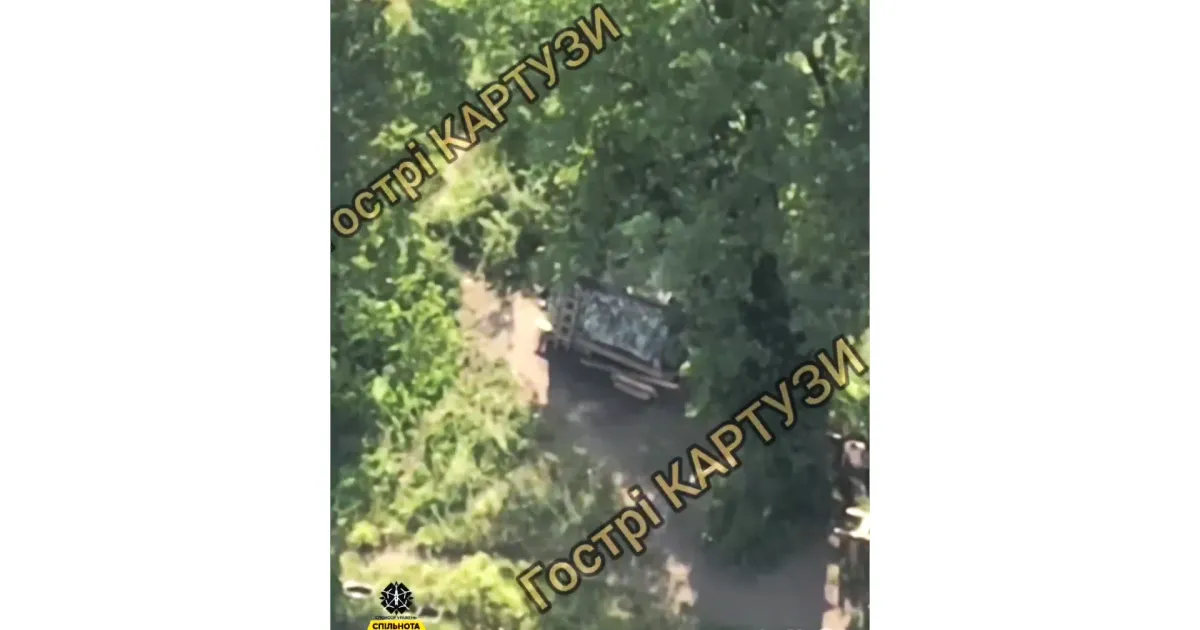 Скриншот з відео Поблизу Лук’янців українські дронарі уразили пункт дислокації окупантів на порталі Gromada Group