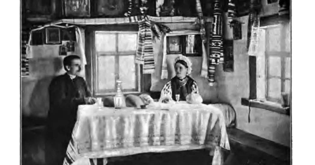 Інтер'єр української хати (кінець ХІХ — початок ХХ століття) ЛИПЦІ Gromada Group продовжує публікувати фрагменти спогадів уродженця села Липці Івана Піддубного з книги «Слідами життя» (Вінніпег, 1969 рік). У першому розділі спогадів під назвою «Під батьківською стріхою» йдеться про дитинство Івана Піддубного, яке пройшло у слободі Липці наприкінці ХІХ — на початку ХХ століття.