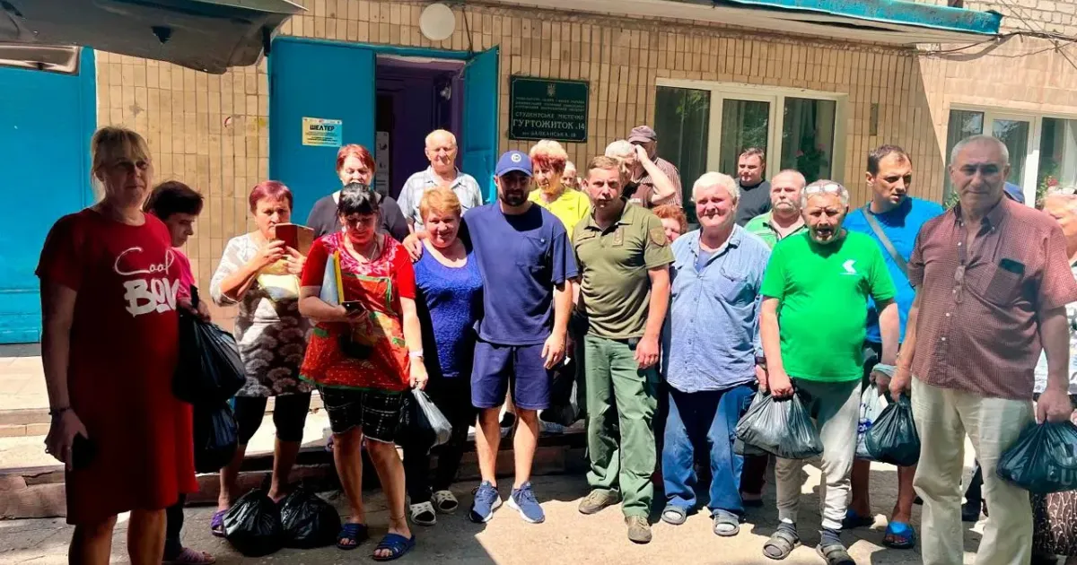 Фото: Національна поліція Гуманітарну допомогу переселенцям з Липецької та Вовчанської громад доставили поліцейські та волонтери на порталі Gromada Group