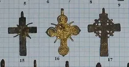 Велика колекція натільних хрестів, що походять з села Липці, зберігається у створеному Віктором Векленком історико-етнографічному ставрографічному Музеї Хреста (Дніпропетровська область). Пропонуємо вашій увазі статтю дослідника, в якій описано цей комплекс.