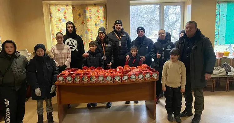 Працівники поліції відділення поліції № 1 Харківського Районного управління поліції № 2 Головного управління національної поліції в Харківській області долучились до новорічного привітання маленьких жителів Харківської області.
