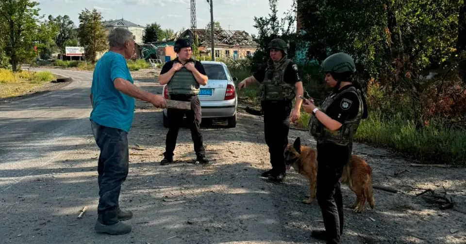 Фото: Національна поліція Понад 500 людей евакуювали поліцейські з Липецької громади від початку травня на порталі Gromada Group